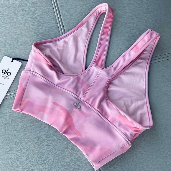 NWT!
Alo Yoga 
Wild Thing Bra 
Pink Camouflage 
Size Medium - Picture 5 of 13